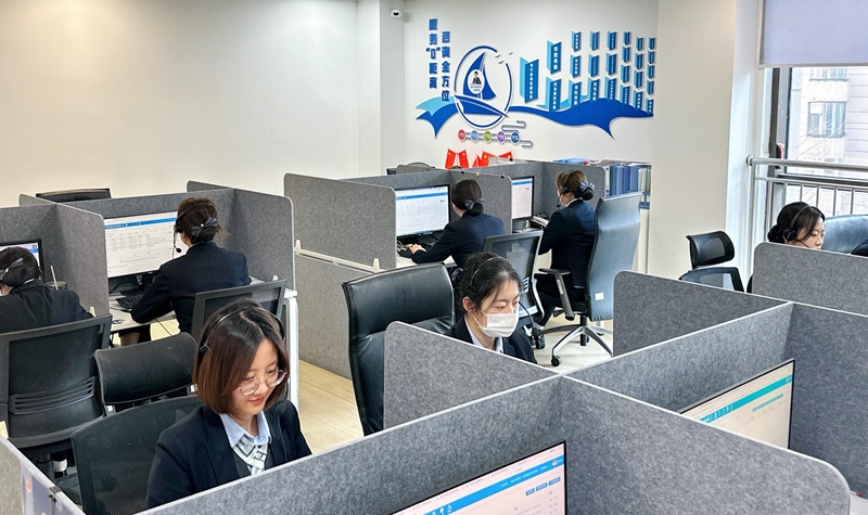 窗口一線鉚干勁，青島市民中心高效服務(wù)企業(yè)群眾